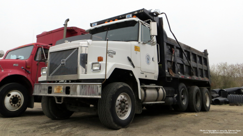 Additional photo  of Warren Public Works
                    Truck 819, a 1995-2000 Volvo Autocar                     taken by Kieran Egan