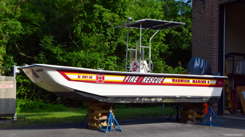 Additional photo  of Warwick Fire
                    Marine 6, a 2006 Carolina Skiff                     taken by @riemergencyvehicles