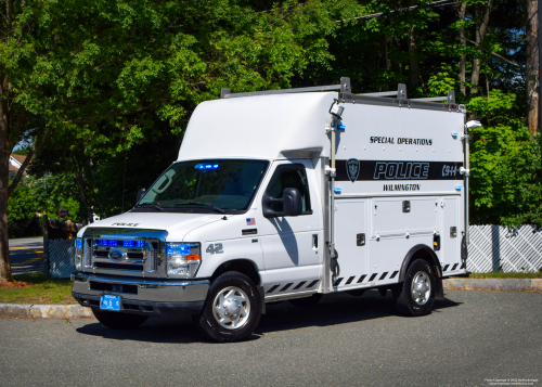 Additional photo  of Wilmington Police
                    Cruiser 42, a 2012 Ford E-350                     taken by Kieran Egan