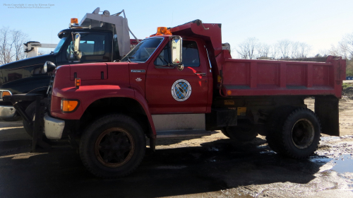 Additional photo  of Warren Public Works
                    Truck 215, a 1995-1998 Ford F-Series                     taken by Kieran Egan