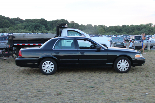 Additional photo  of Warwick Fire
                    Car 32, a 2009-2011 Ford Crown Victoria Police Interceptor                     taken by @riemergencyvehicles