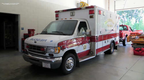 Additional photo  of Barrington Fire
                    Rescue 3, a 2001 Ford E-450/Road Rescue                     taken by Kieran Egan