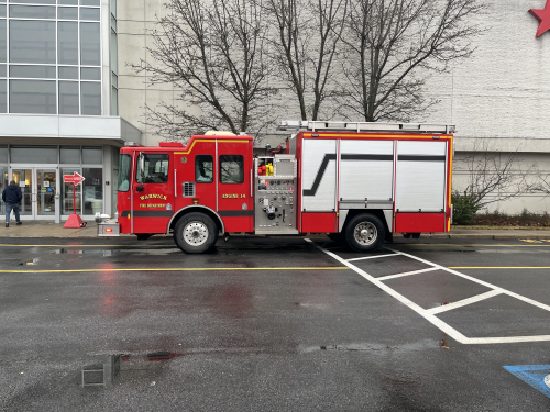 Additional photo  of Warwick Fire
                    Engine 14, a 2009 HME/Hensel                     taken by Kieran Egan