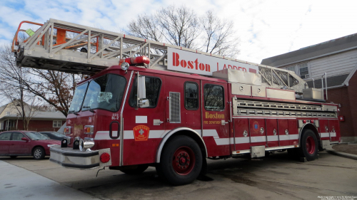 Additional photo  of Providence Fire
                    Spare Ladder 2, a 1992 E-One                     taken by Kieran Egan