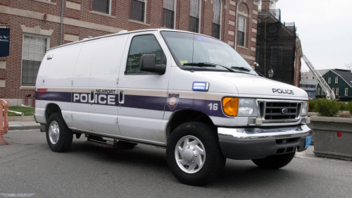 Additional photo  of Newport Police
                    Wagon 16, a 2007 Ford E-350                     taken by Kieran Egan