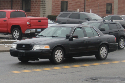 Additional photo  of Warwick Fire
                    Car 32, a 2009-2011 Ford Crown Victoria Police Interceptor                     taken by @riemergencyvehicles