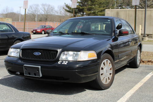 Additional photo  of Warwick Fire
                    Car 32, a 2009-2011 Ford Crown Victoria Police Interceptor                     taken by @riemergencyvehicles