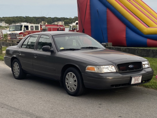 Additional photo  of Warwick Fire
                    Car 3, a 2009-2011 Ford Crown Victoria Police Interceptor                     taken by @riemergencyvehicles