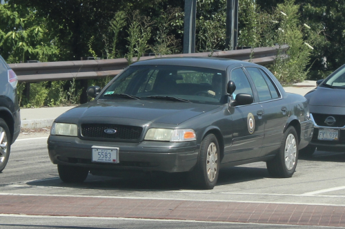 Additional photo  of Warwick Public Works
                    Car 5583, a 2006-2008 Ford Crown Victoria Police Interceptor                     taken by @riemergencyvehicles