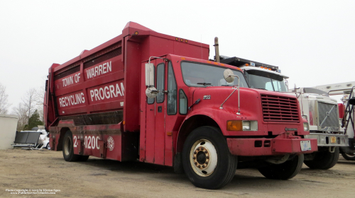 Additional photo  of Warren Public Works
                    Truck 681, a 1989-2001 International 4900                     taken by Kieran Egan