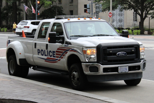 Additional photo  of Metropolitan Police Department of the District of Columbia
                    Cruiser 9647, a 2016 Ford F-350 CrewCab 4x4                     taken by @riemergencyvehicles