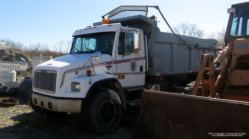 Additional photo  of Warren Public Works
                    Truck 61, a 1991-2007 Freightliner FL80                     taken by Kieran Egan