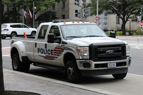 Additional photo  of Metropolitan Police Department of the District of Columbia
                    Cruiser 9647, a 2016 Ford F-350 CrewCab 4x4                     taken by @riemergencyvehicles