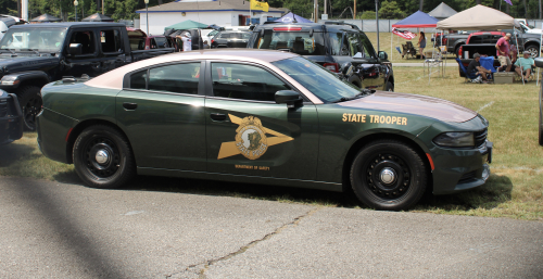 Additional photo  of New Hampshire State Police
                    Cruiser 400, a 2017-2019 Dodge Charger                     taken by @riemergencyvehicles