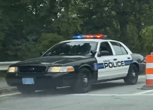 Additional photo  of Warwick Police
                    Cruiser R-76, a 2009-2011 Ford Crown Victoria Police Interceptor                     taken by Kieran Egan