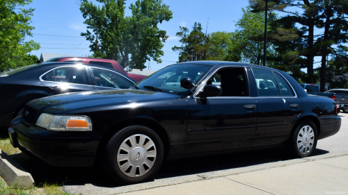 Additional photo  of Warwick Fire
                    Car 31, a 2006-2008 Ford Crown Victoria Police Interceptor                     taken by Kieran Egan