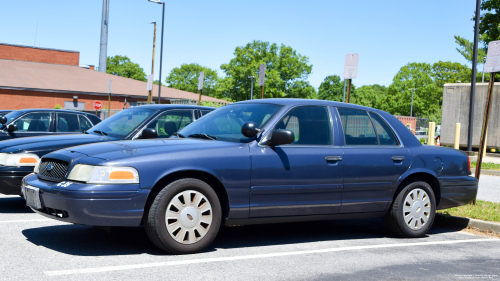 Additional photo  of Warwick Fire
                    Car 35, a 2006-2008 Ford Crown Victoria Police Interceptor                     taken by Kieran Egan