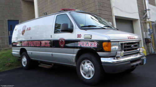 Additional photo  of East Providence Police
                    Car 20, a 2006 Ford E-Series                     taken by Kieran Egan