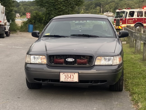 Additional photo  of Warwick Fire
                    Car 3, a 2009-2011 Ford Crown Victoria Police Interceptor                     taken by @riemergencyvehicles