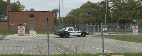 Additional photo  of Warwick Police
                    Cruiser R-33, a 2009-2011 Ford Crown Victoria Police Interceptor                     taken by Kieran Egan