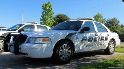 Additional photo  of Charlestown Police
                    Car 19, a 2009-2011 Ford Crown Victoria Police Interceptor                     taken by Kieran Egan