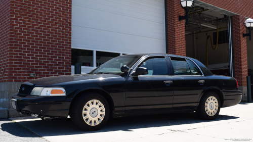 Additional photo  of Warwick Fire
                    Car 34, a 2003-2005 Ford Crown Victoria Police Interceptor                     taken by Kieran Egan