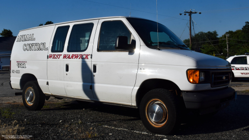 Additional photo  of West Warwick Police
                    Car 44, a 1997-2007 Ford Econoline                     taken by @riemergencyvehicles