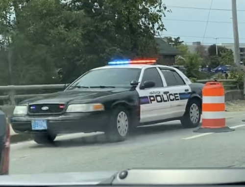 Additional photo  of Warwick Police
                    Cruiser R-81, a 2009-2011 Ford Crown Victoria Police Interceptor                     taken by @riemergencyvehicles