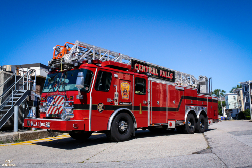 Additional photo  of Central Falls Fire
                    Ladder 1, a 2015 E-One Cyclone II                     taken by Kieran Egan
