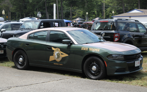 Additional photo  of New Hampshire State Police
                    Cruiser 400, a 2017-2019 Dodge Charger                     taken by @riemergencyvehicles
