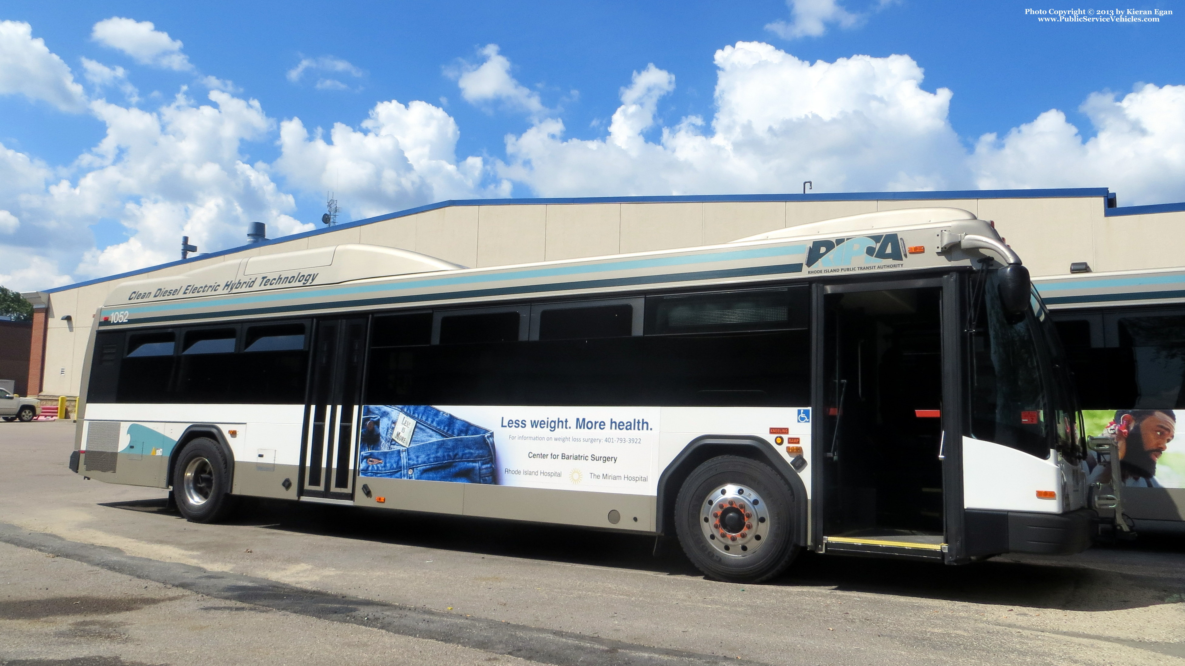 A photo  of Rhode Island Public Transit Authority
            Bus 1052, a 2010 Gillig BRT HEV             taken by Kieran Egan