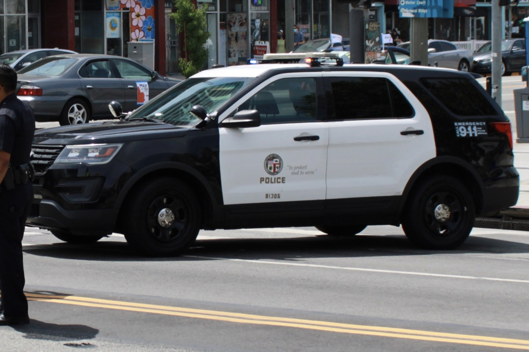 A photo  of Los Angeles Police
            Shop 81305, a 2016-2019 Ford Police Interceptor Utility             taken by @riemergencyvehicles