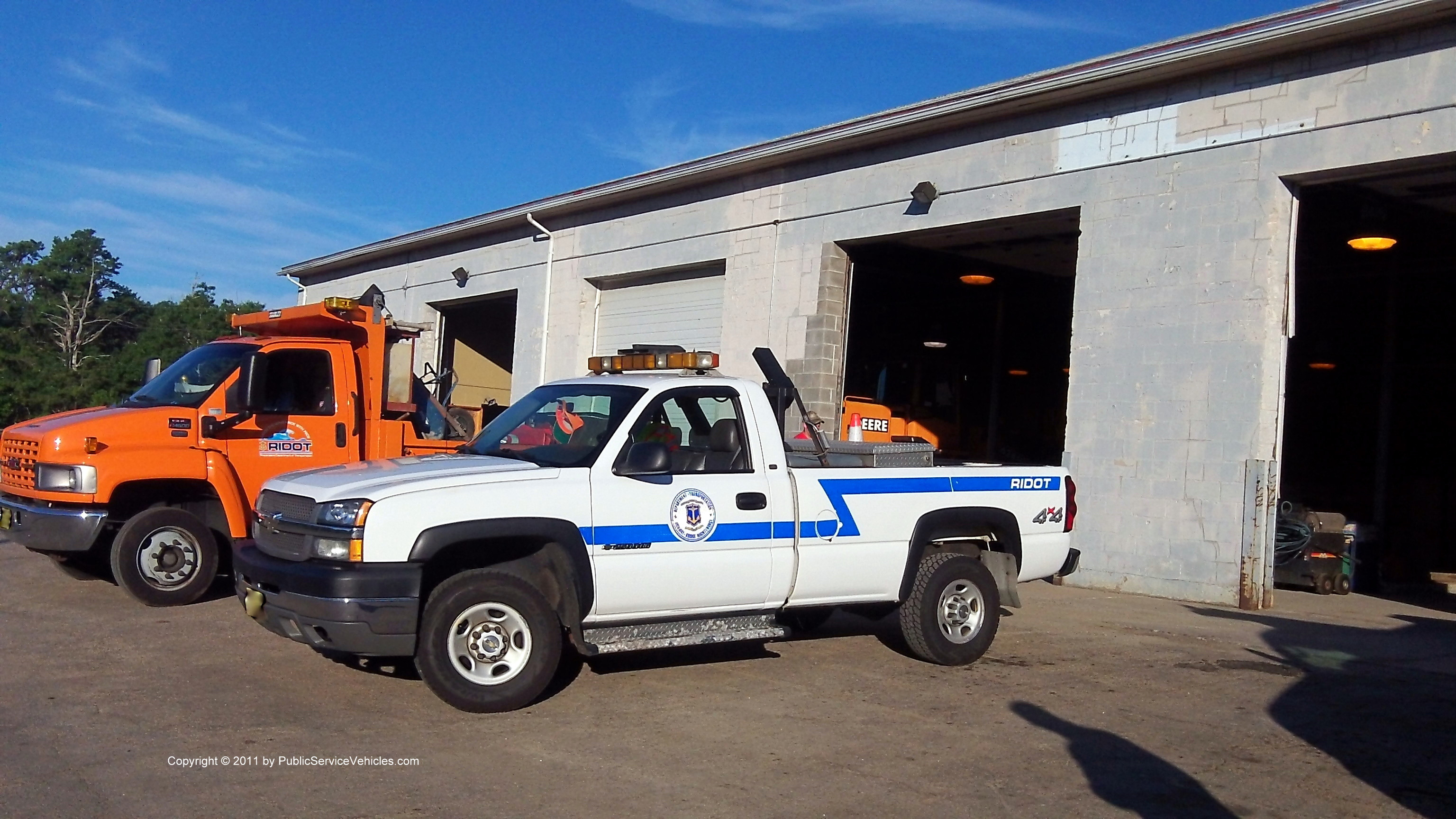 A photo  of Rhode Island Department of Transportation
            Truck 1212, a 1999-2006 Chevrolet 2500HD             taken by Kieran Egan