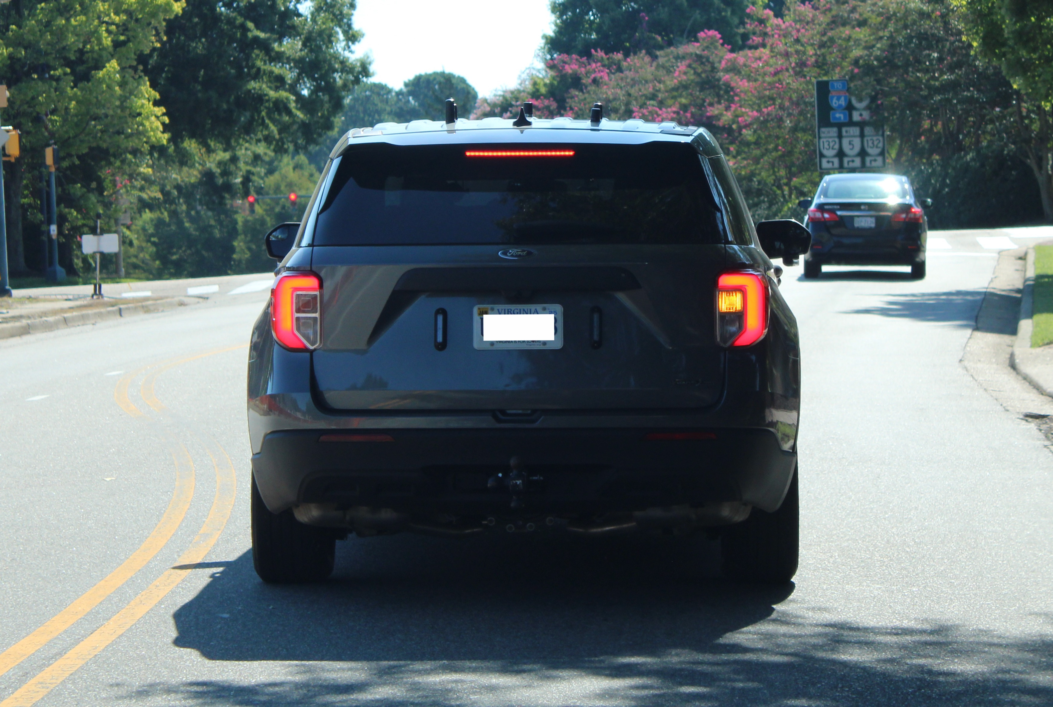 A photo  of Williamsburg Police
            Unmarked Unit, a 2020-2022 Ford Police Interceptor Utility             taken by @riemergencyvehicles