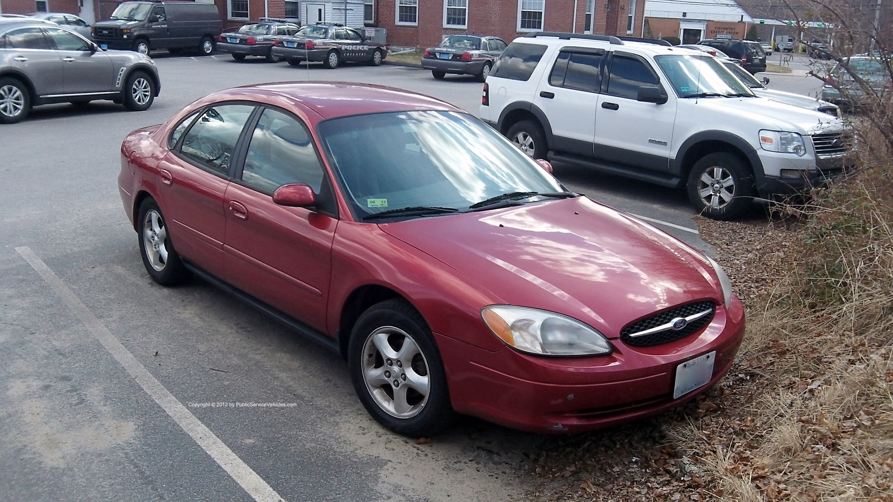 A photo  of Coventry Police
            Cruiser 3588, a 2000 Ford Taurus             taken by Kieran Egan