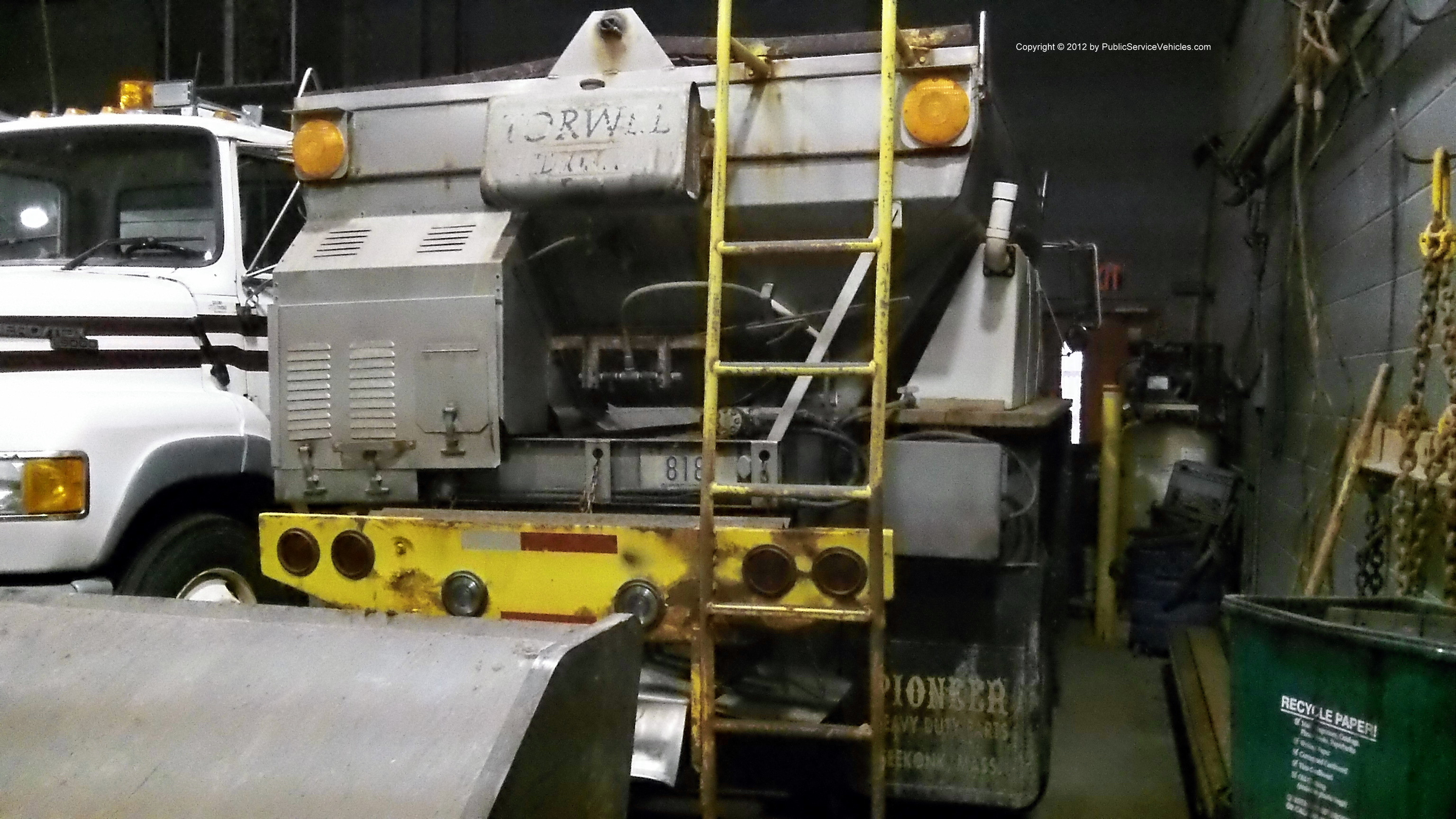 A photo  of Warren Public Works
            Truck 818, a 1980-2010 Truck             taken by Kieran Egan