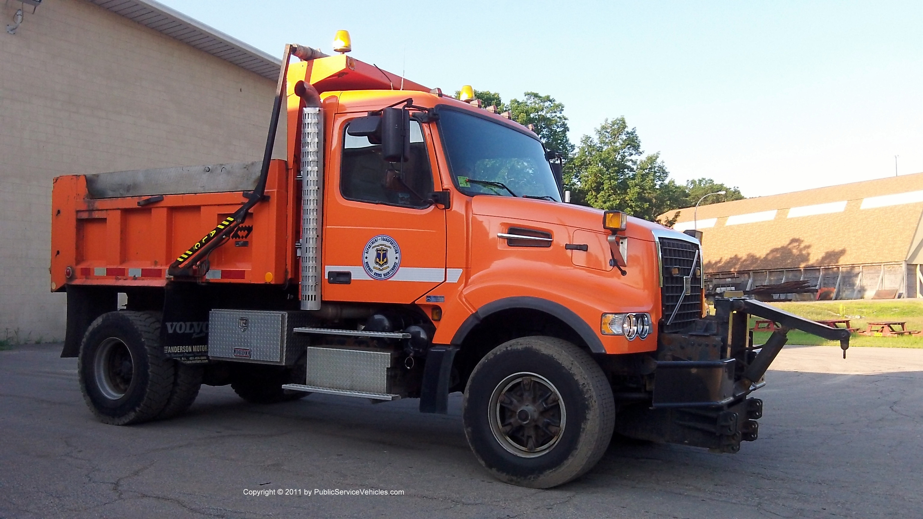 A photo  of Rhode Island Department of Transportation
            Truck 821, a 1990-2010 Volvo             taken by Kieran Egan