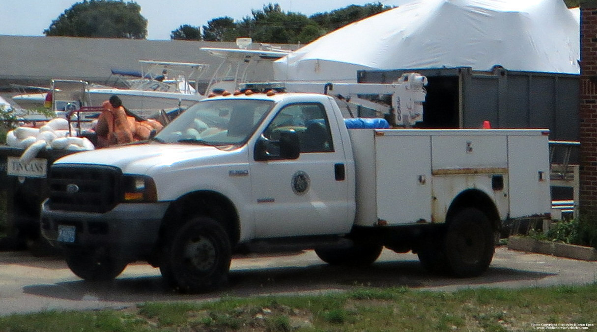 A photo  of Bourne Public Works
            Truck, a 1999-2007 Ford F-450             taken by Kieran Egan