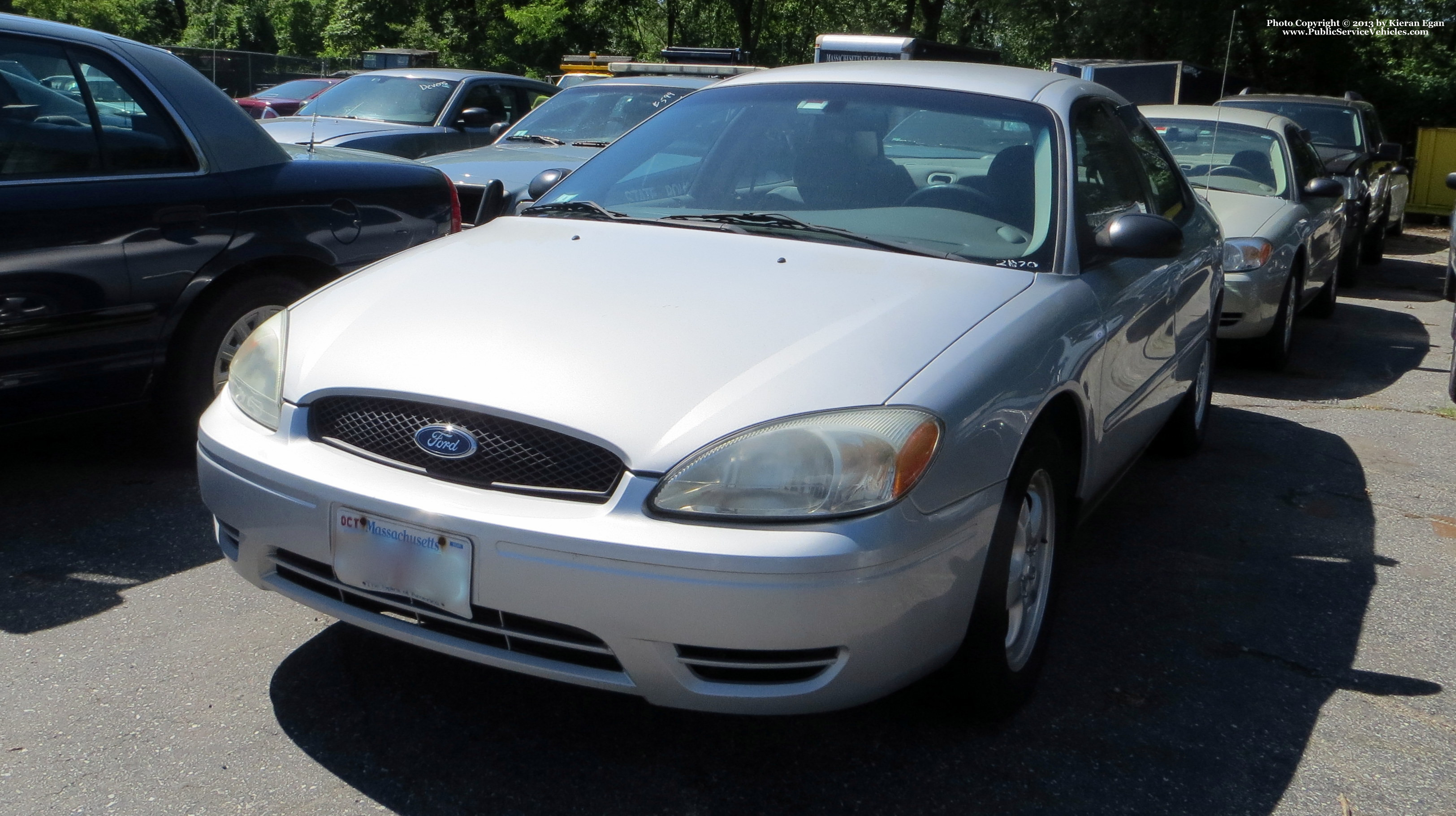 A photo  of Massachusetts State Police
            Cruiser 2870, a 2000-2004 Ford Taurus             taken by Kieran Egan