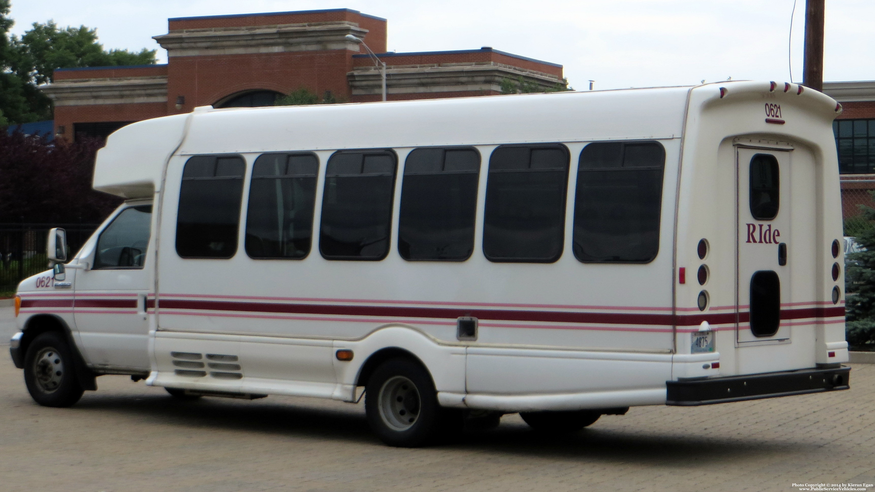 A photo  of Rhode Island Public Transit Authority
            Paratransit Bus 0621, a 2006 Ford E-450 Bus             taken by Kieran Egan