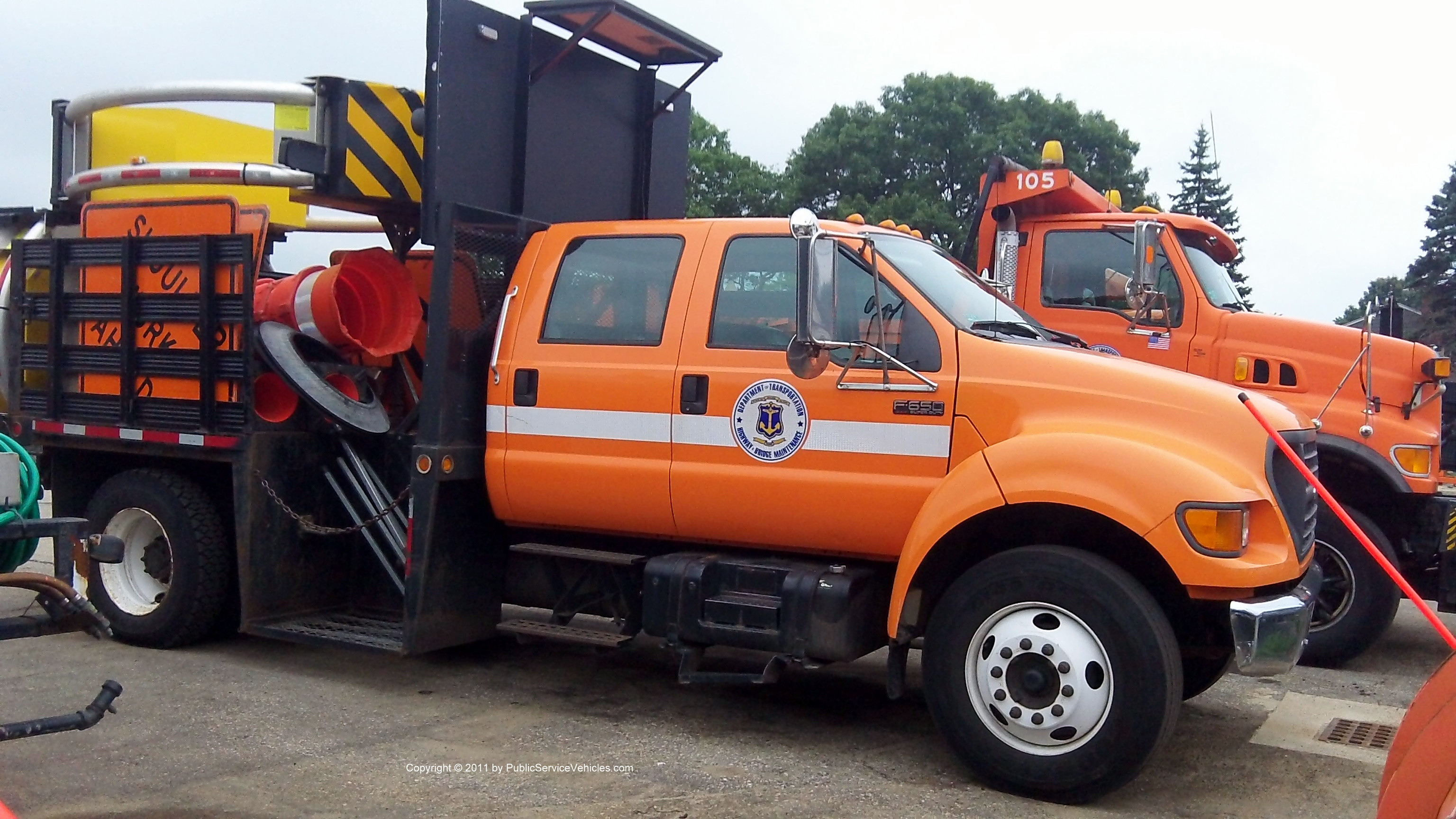 A photo  of Rhode Island Department of Transportation
            Truck 2398, a 2000-2003 Ford F-650             taken by Kieran Egan