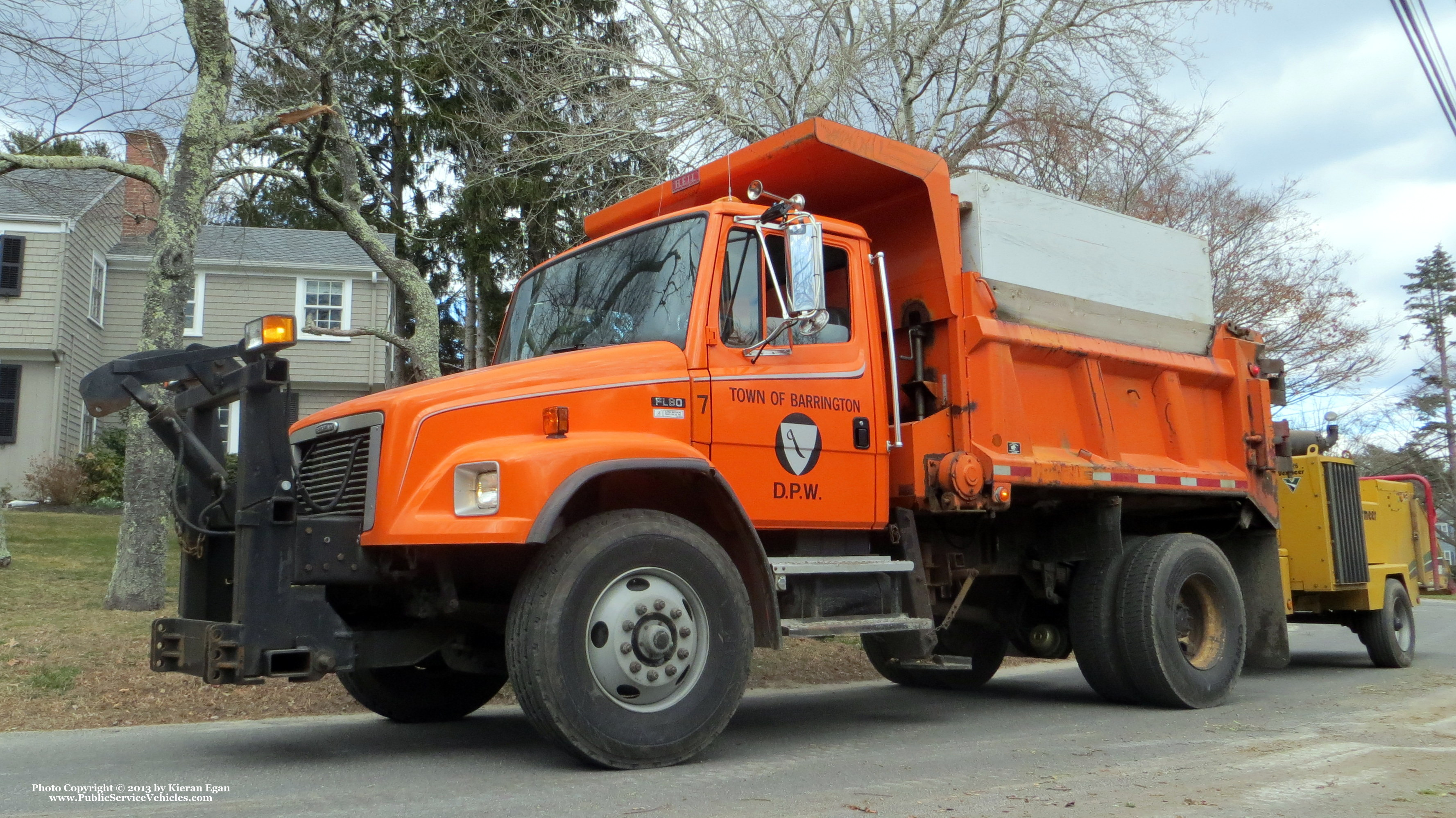 A photo  of Barrington Public Works
            Truck 7, a 2001 Freightliner FL80/Heil             taken by Kieran Egan