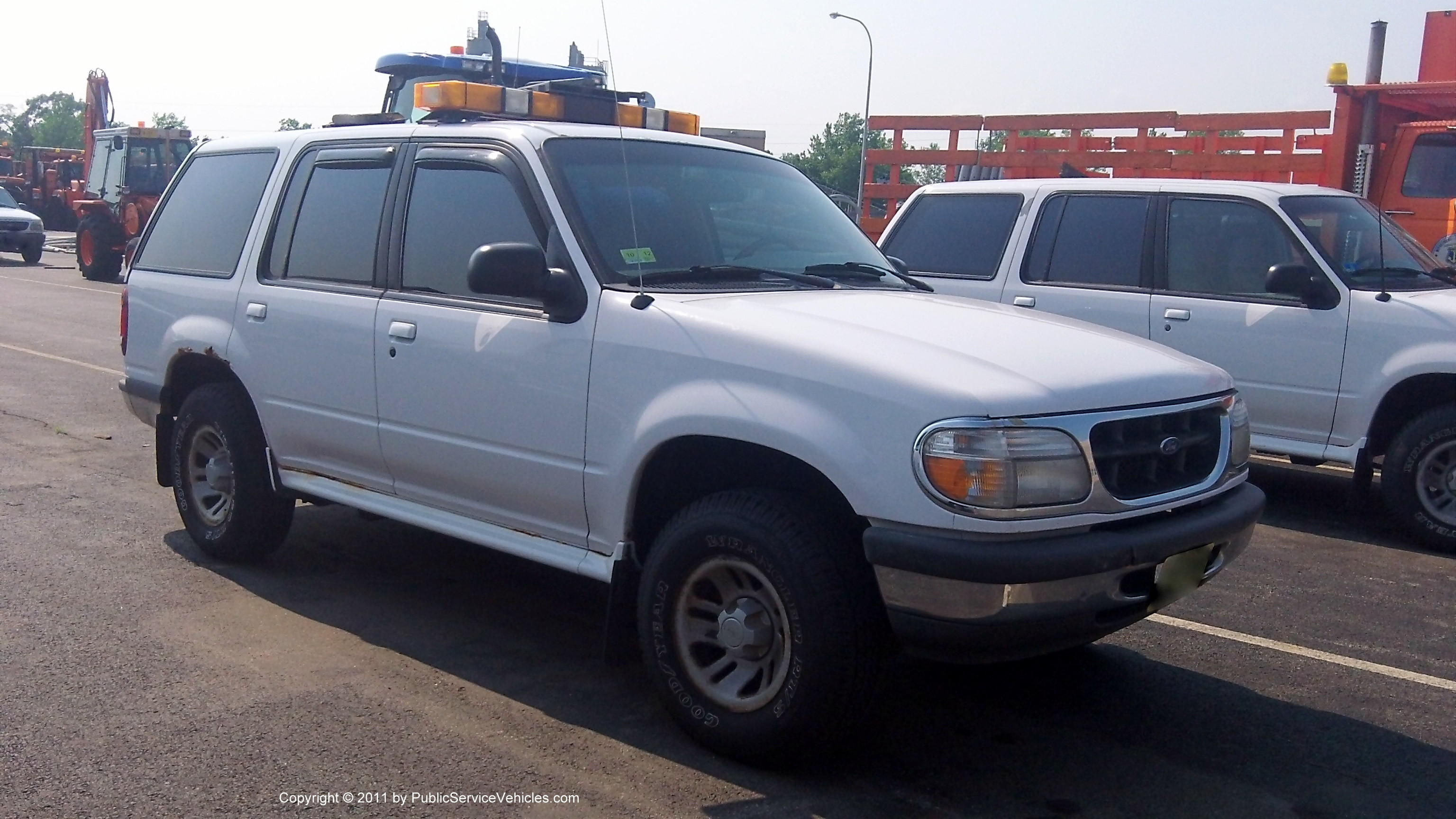 A photo  of Rhode Island Department of Transportation
            Car 108, a 1995-2001 Ford Explorer             taken by Kieran Egan