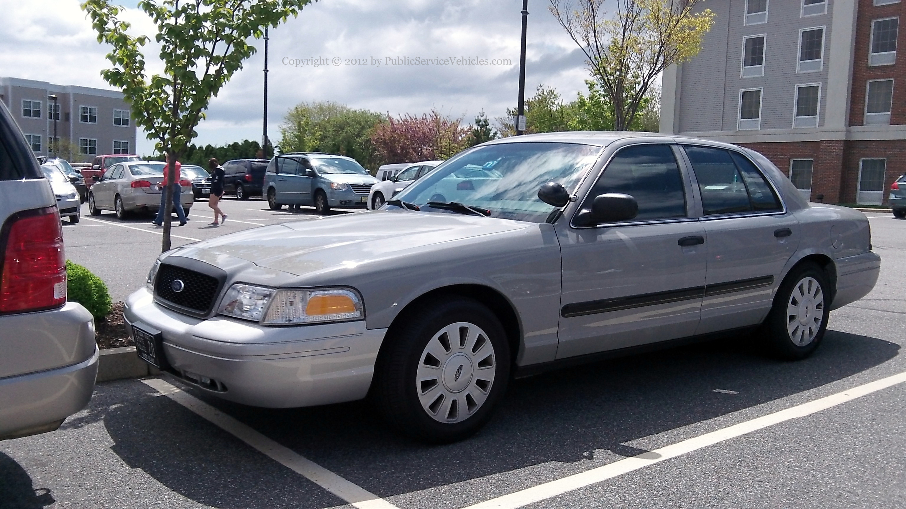 A photo  of Rhode Island State Police
            Cruiser 20, a 2006-2008 Ford Crown Victoria Police Interceptor             taken by Kieran Egan