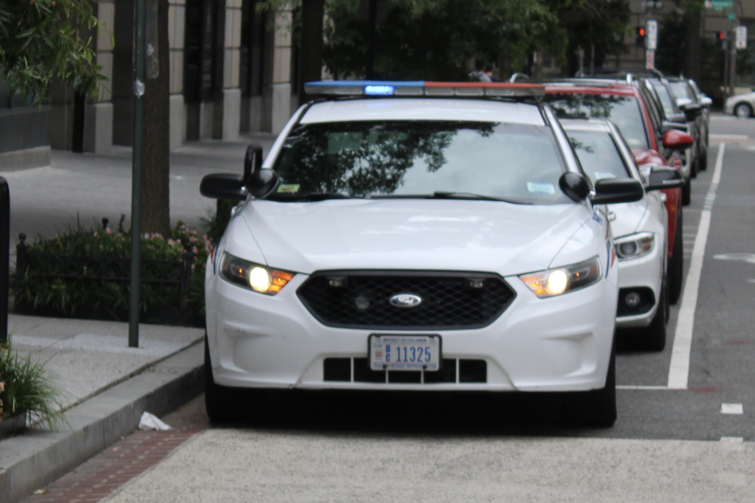 A photo  of Metropolitan Police Department of the District of Columbia
            Cruiser 9640, a 2016 Ford Police Interceptor Sedan             taken by @riemergencyvehicles