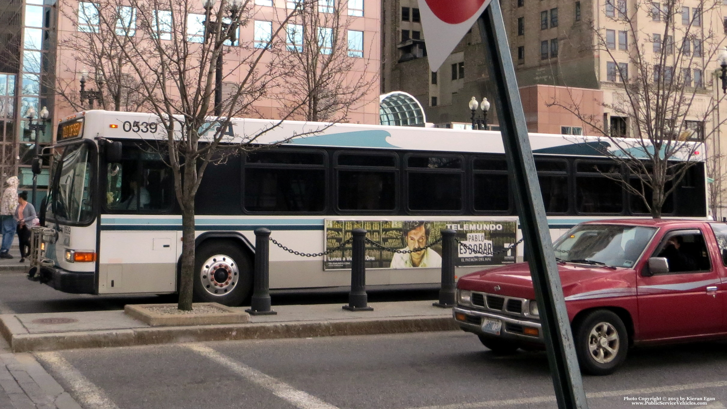 A photo  of Rhode Island Public Transit Authority
            Bus 0539, a 2005 Gillig Low Floor             taken by Kieran Egan