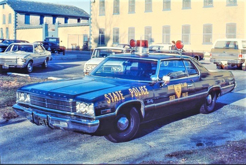 A photo  of Rhode Island State Police
            Cruiser 17, a 1974-1975 Plymouth Gran Fury             taken by Richard Schmitter