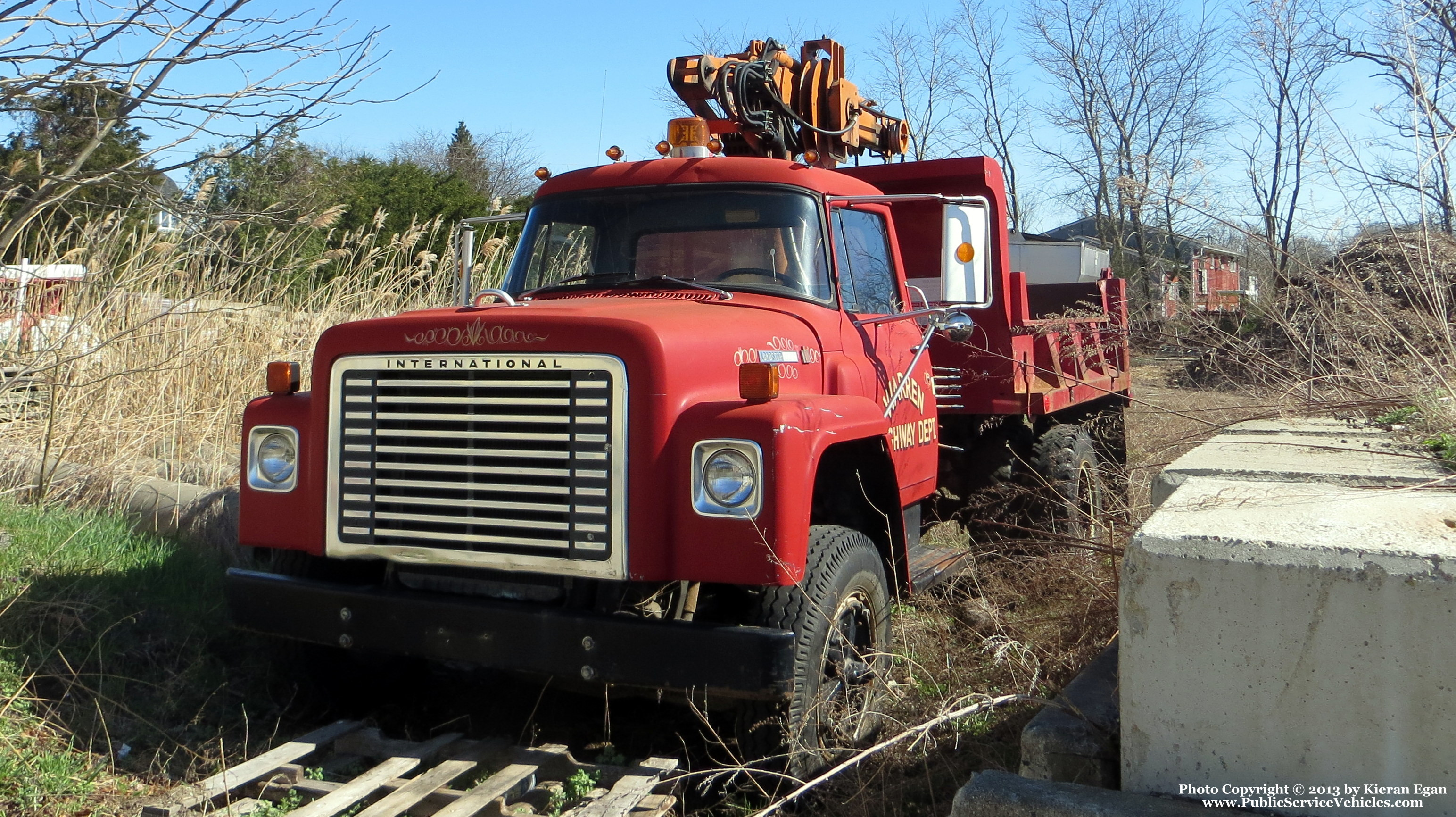 A photo  of Warren Public Works
            Truck 516, a 1972-1978 International Loadstar             taken by Kieran Egan