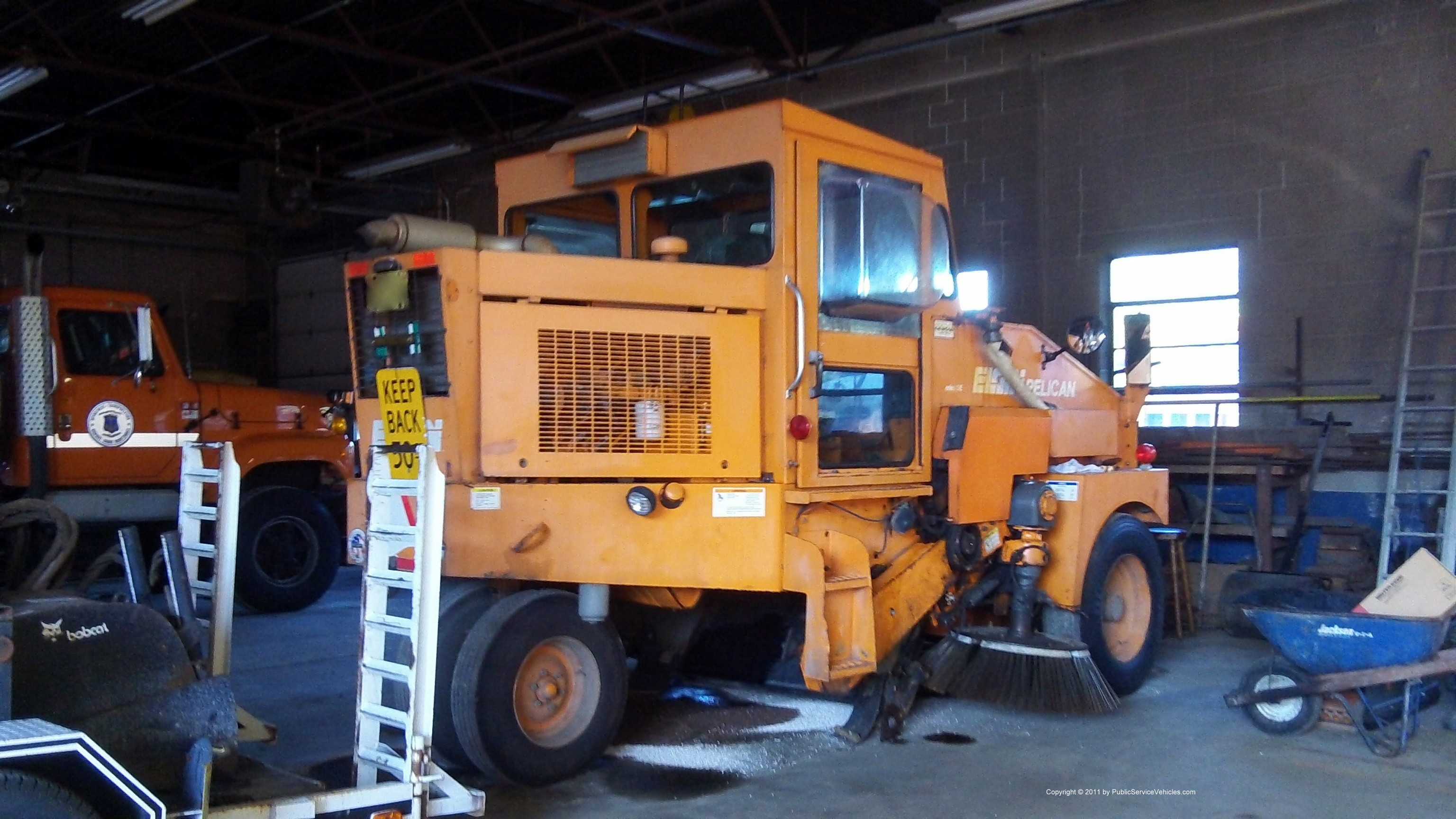 A photo  of Rhode Island Department of Transportation
            Sweeper 423, a 1989-2007 Elgin Pelican             taken by Kieran Egan