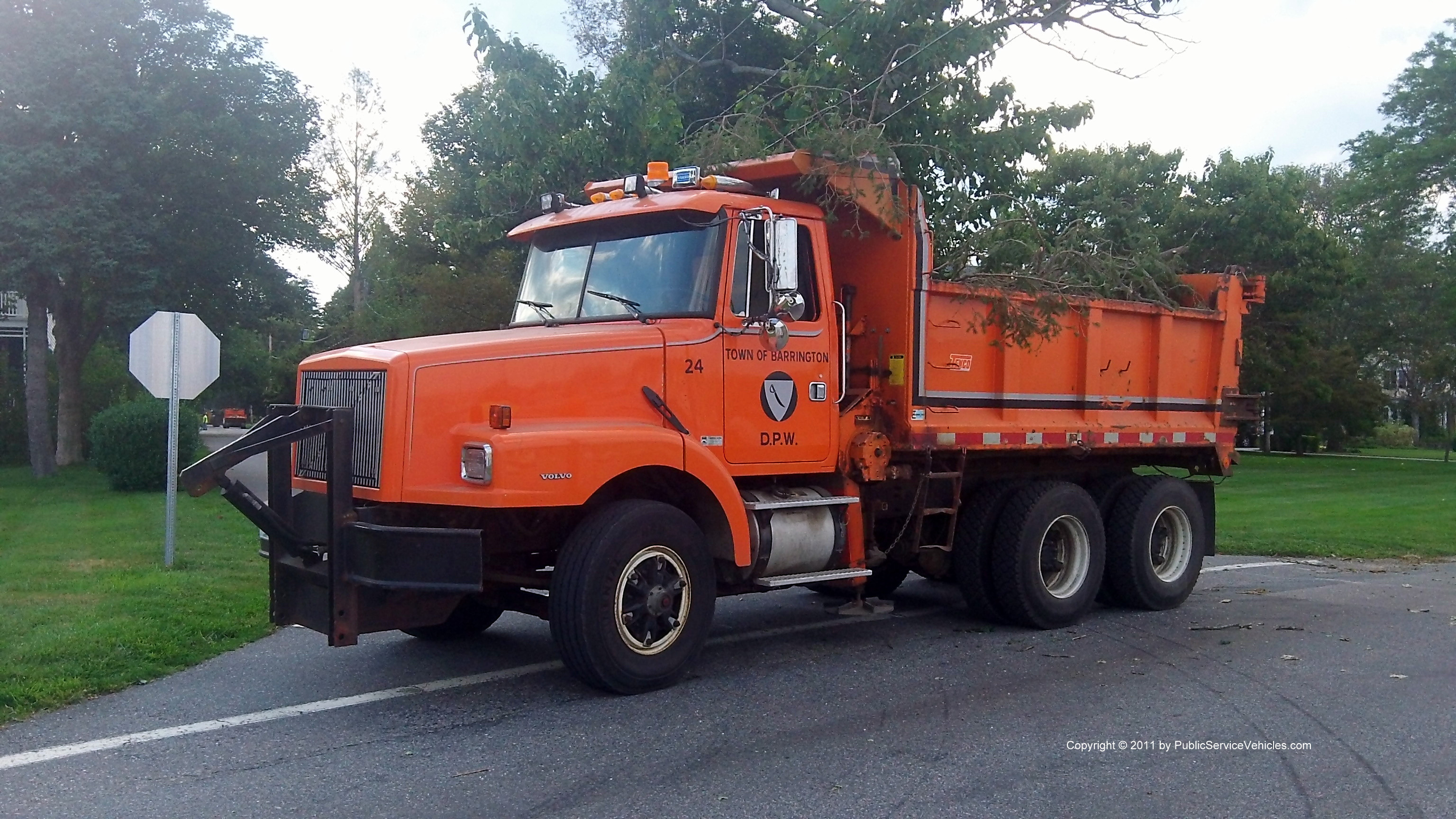 A photo  of Barrington Public Works
            Truck 24, a 1998 Volvo/Tenco             taken by Kieran Egan